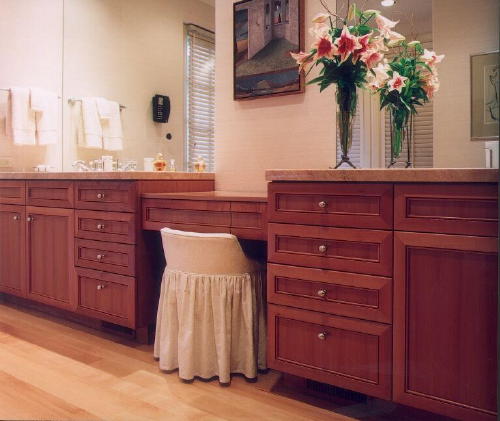 Link to Pearwood Vanity and Make-up Station project Page